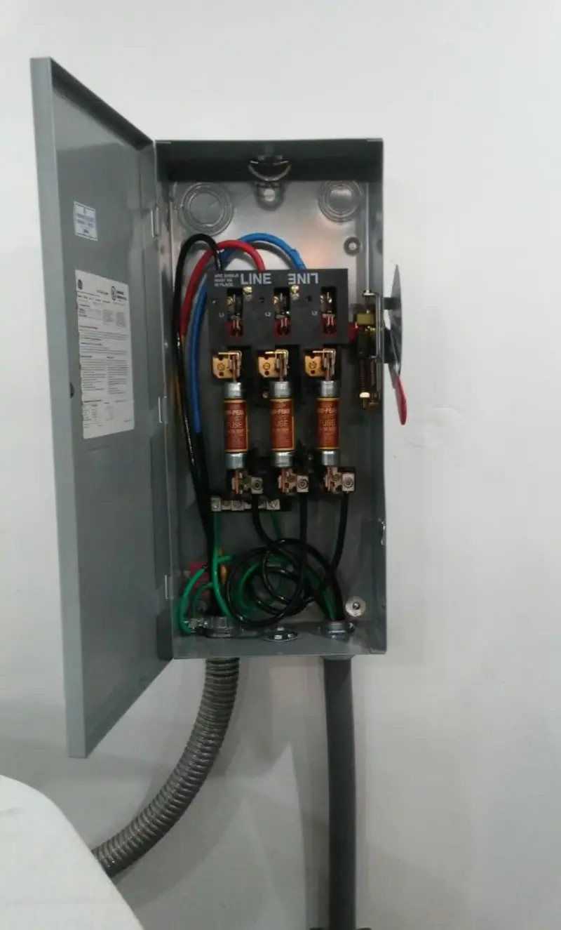 Three-phase disconnect switch installed for Smoke Detector Installation in River Road